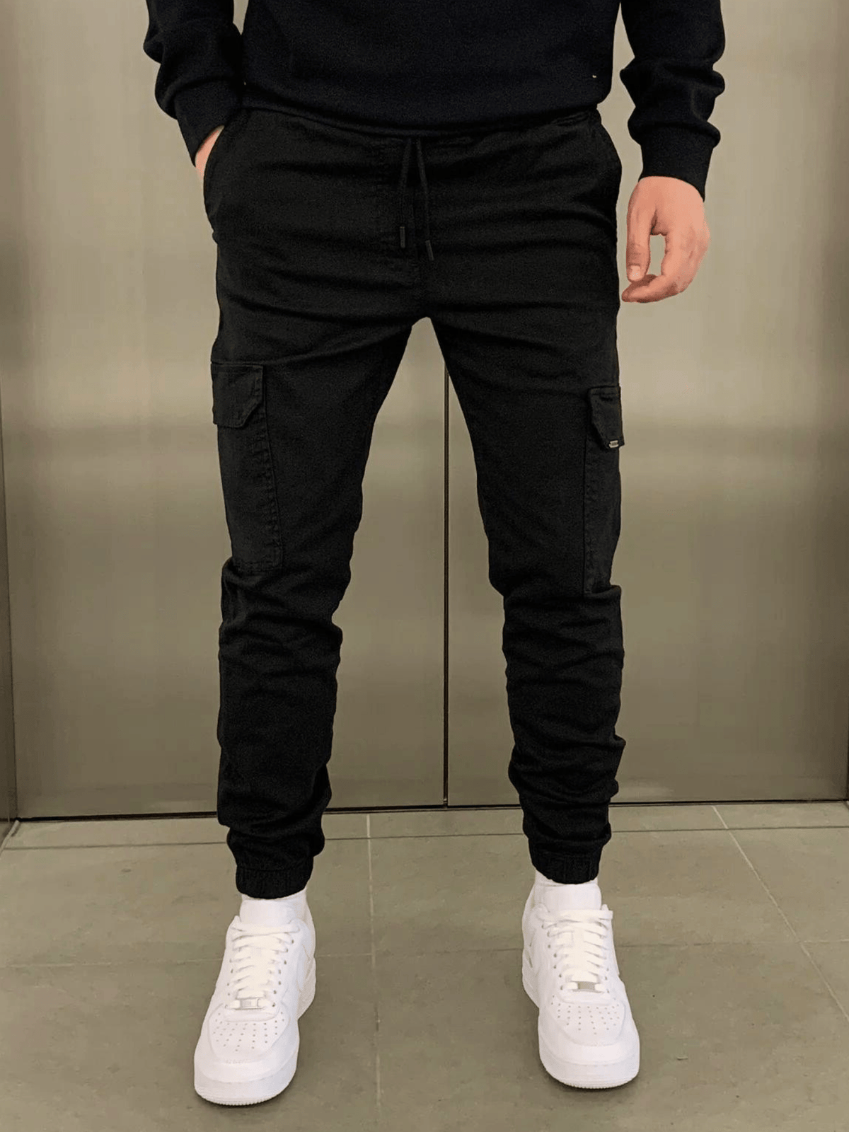 Pantalon cargo pour homme avec poches et jambes fuselées