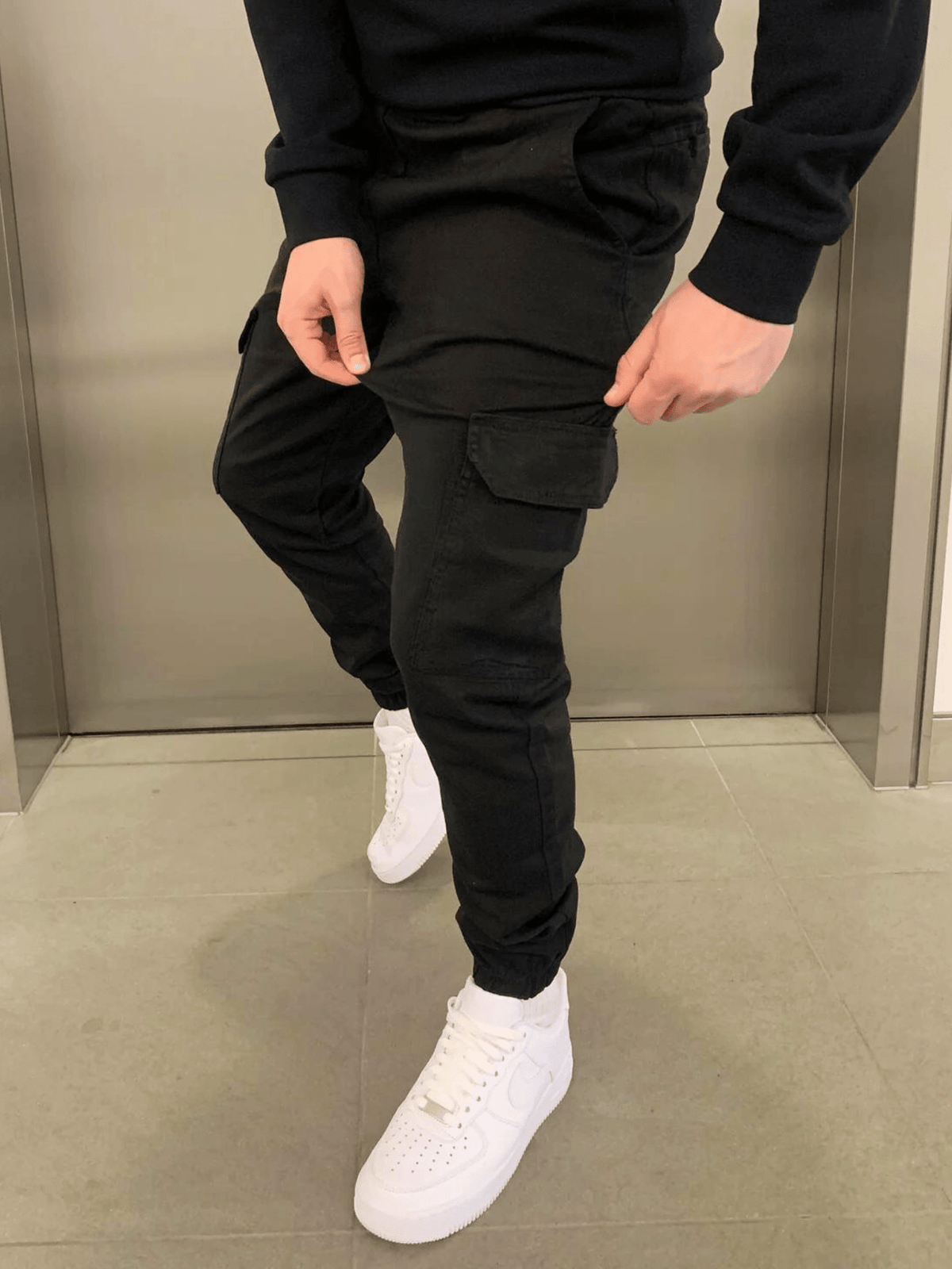Pantalon cargo pour homme avec poches et jambes fuselées