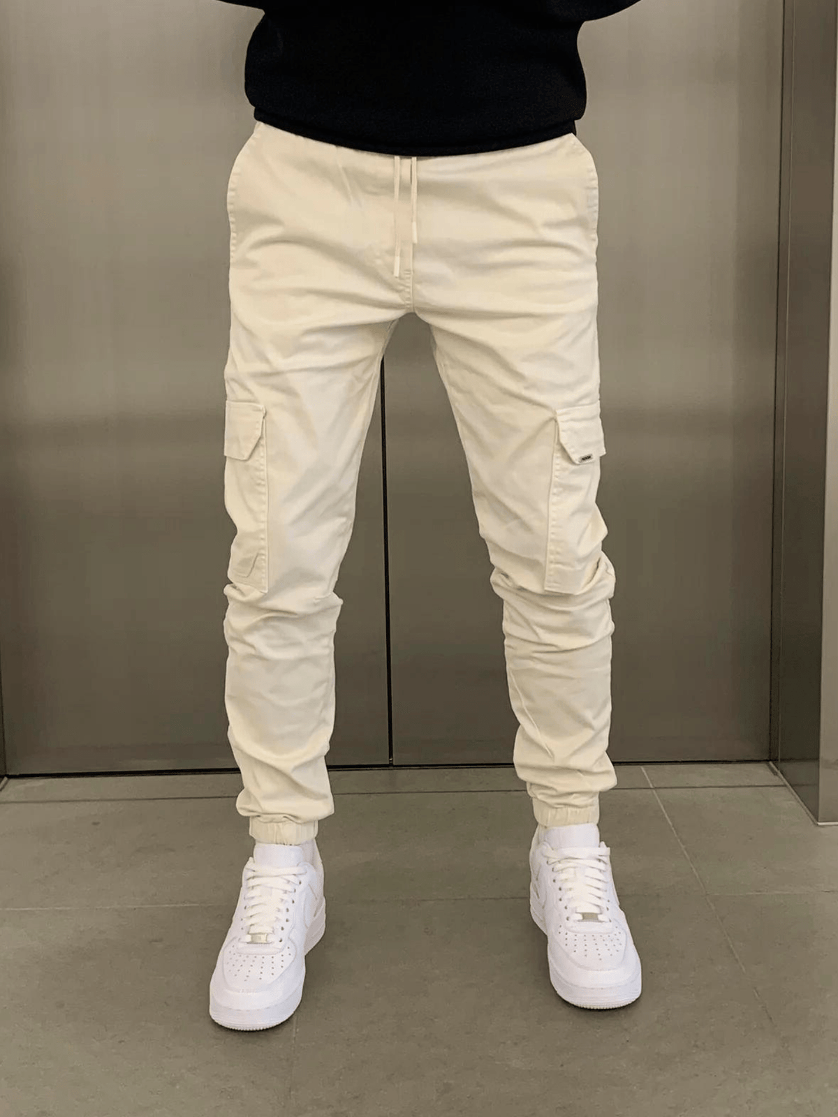 Pantalon cargo pour homme avec poches et jambes fuselées
