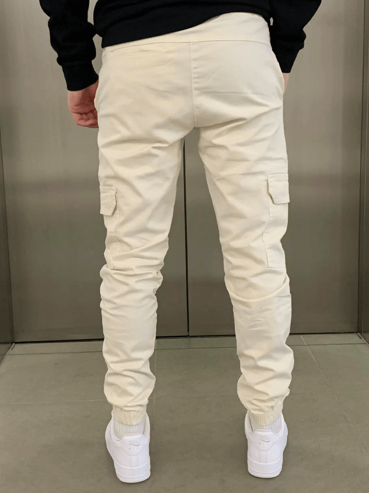 Pantalon cargo pour homme avec poches et jambes fuselées
