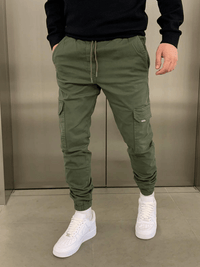 Pantalon cargo pour homme avec poches et jambes fuselées