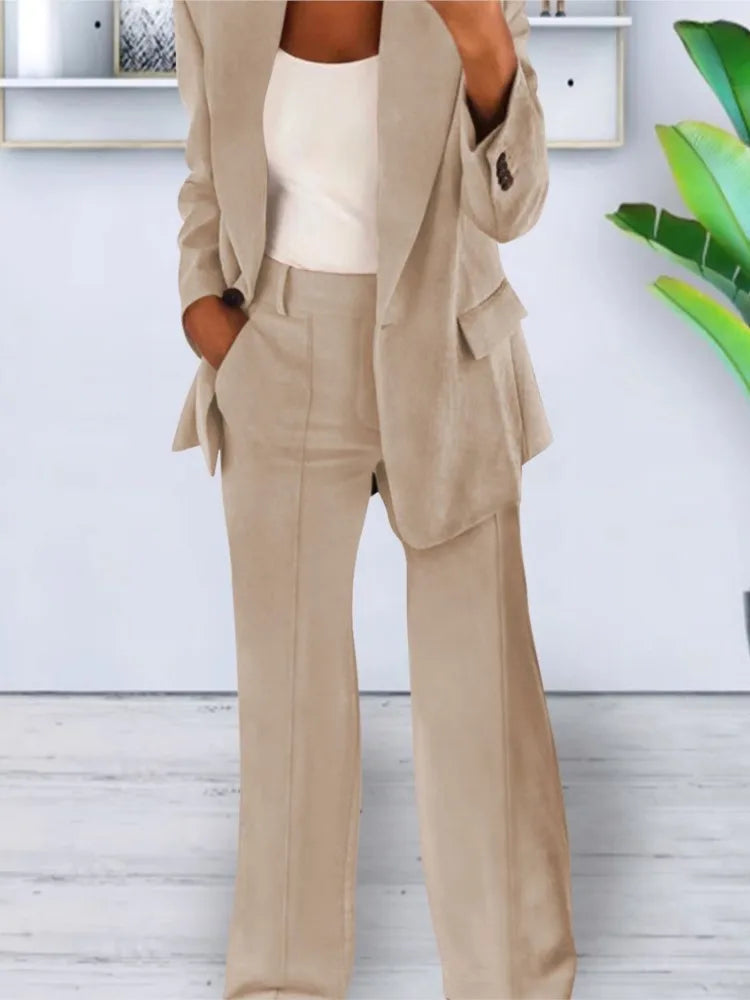 Women's elegant suit with wide-leg trousers