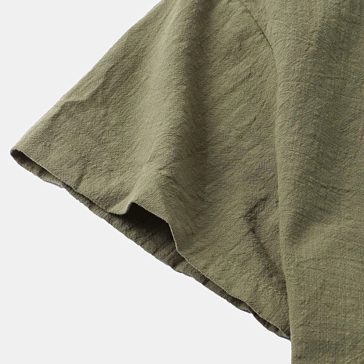 Completo da uomo in lino con camicia e pantaloncini