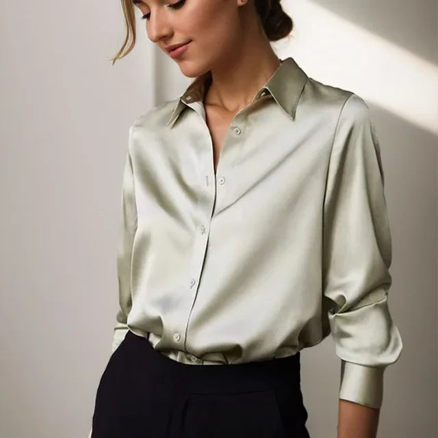 Women's long-sleeve blouse with a collar