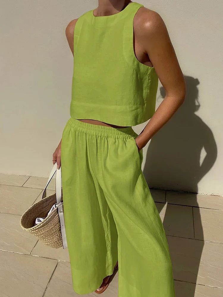 Completo da donna in lino con top e pantaloni ampi