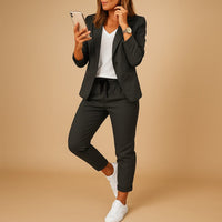 Dopasowany damski komplet z marynarką i spodniami - Faye Side